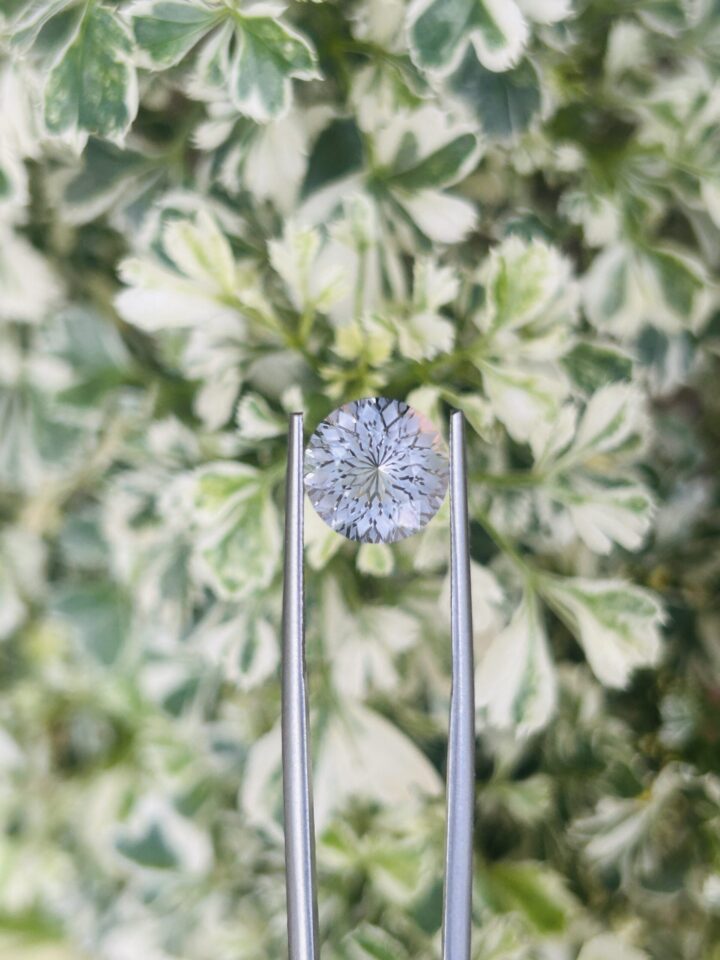 ✨ 3D Unique Cut White Topaz – Sparkle Beyond Dimensions ✨
