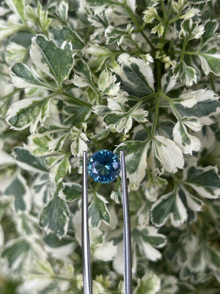 Blue Topaz – The Stone of Clarity & Calm ✨