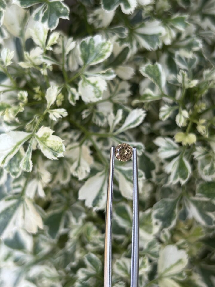 ✨ Zircon Gemstone – The Brilliance of Pure Light & Timeless Beauty ✨