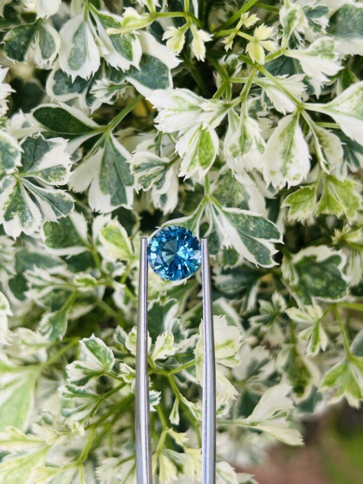 Blue Topaz – The Stone of Clarity & Calm ✨